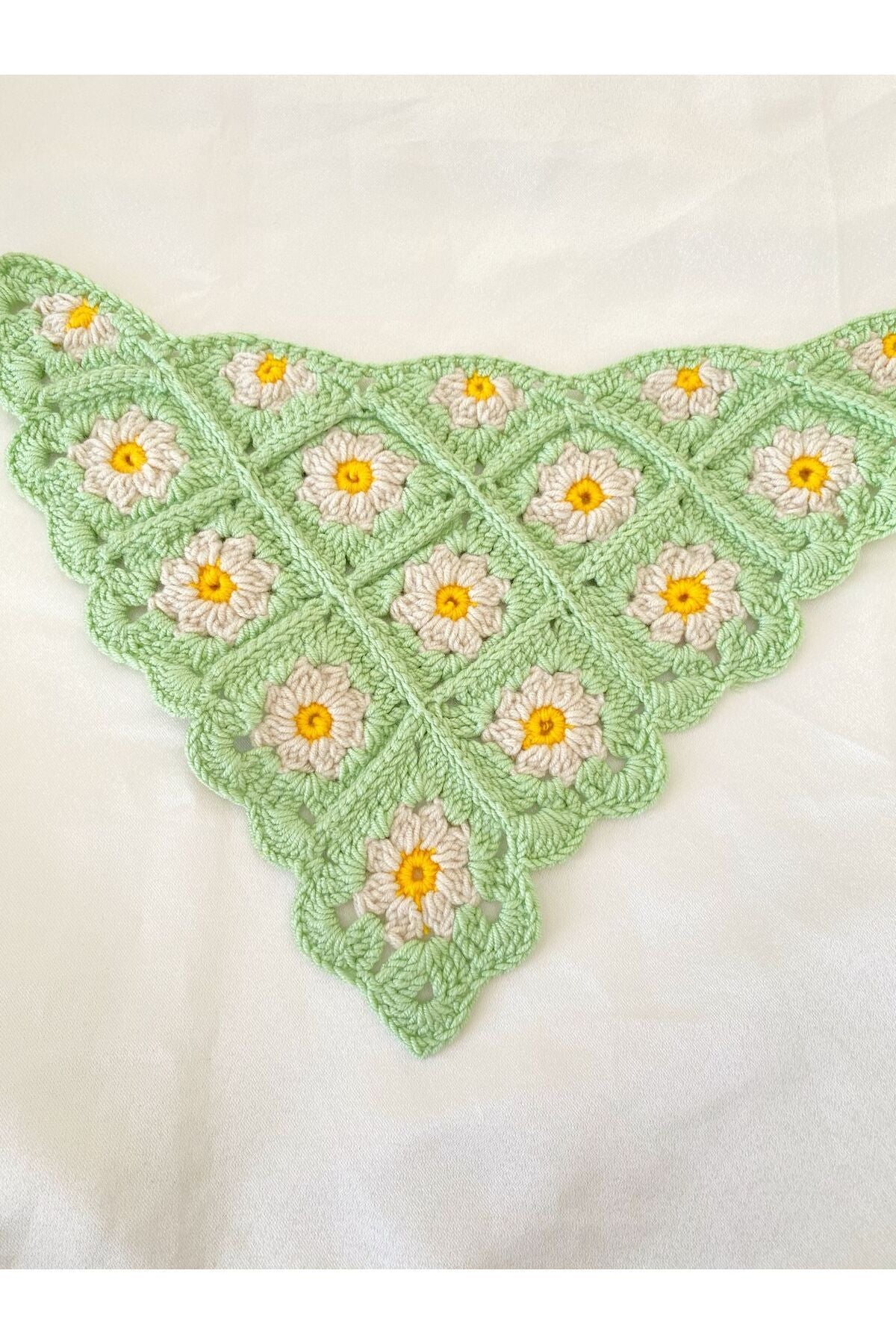 Çiçek desenli örgü bandana